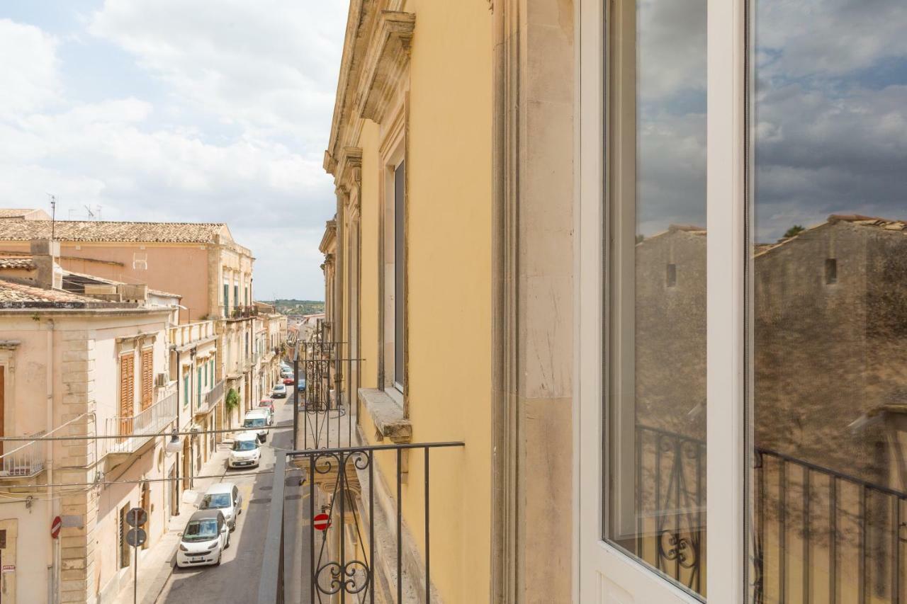 Al Corso Apartments Noto Luaran gambar