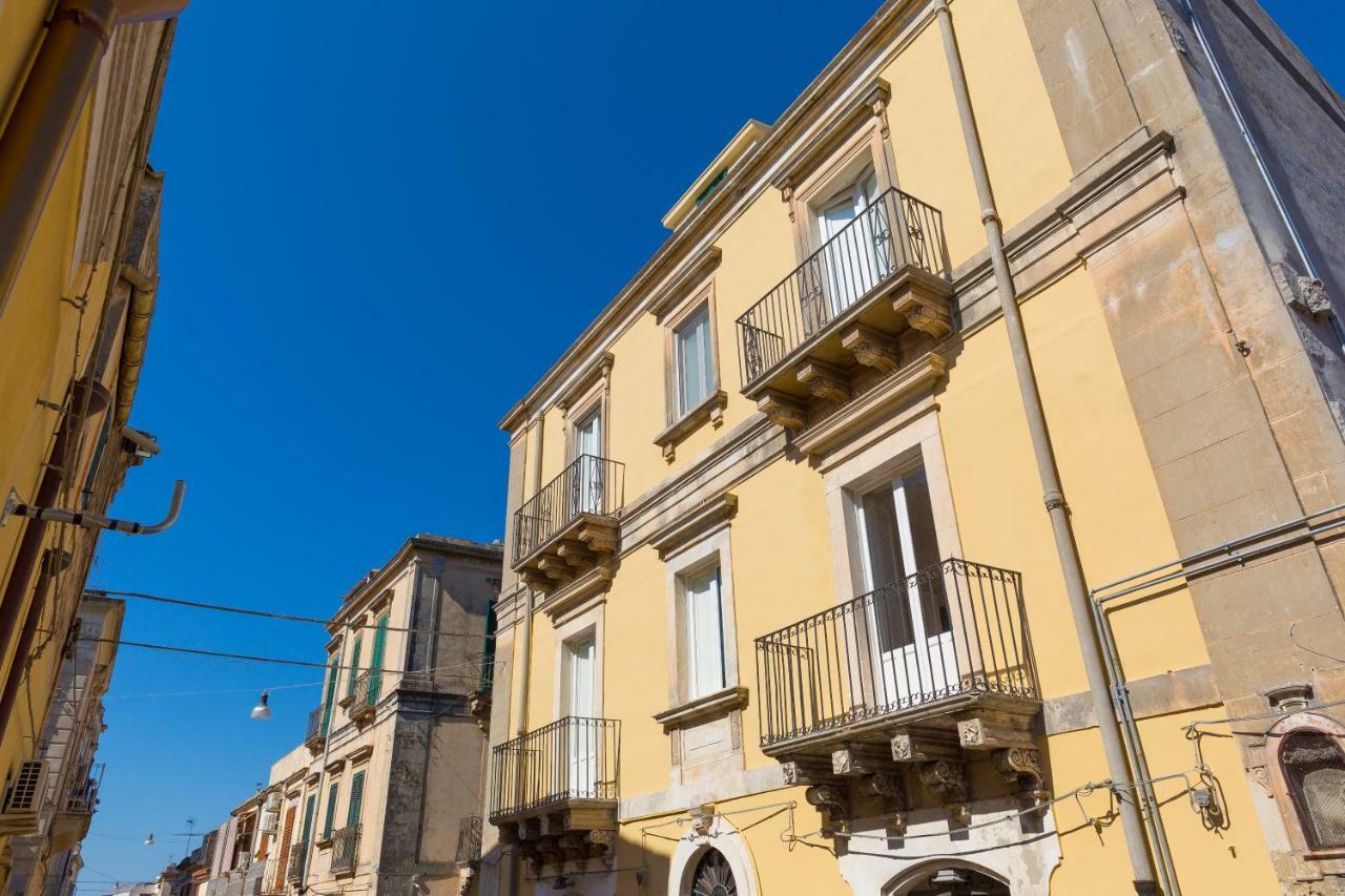 Al Corso Apartments Noto Luaran gambar